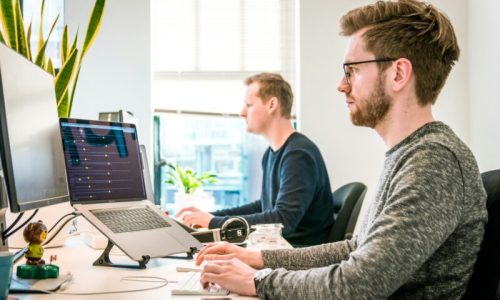 Imagem de <a href='https://unsplash.com/@timmykp' target='_blank'>Tim van der Kuip</a> via <a href='https://unsplash.com' target='_blank'>Unsplash</a>
